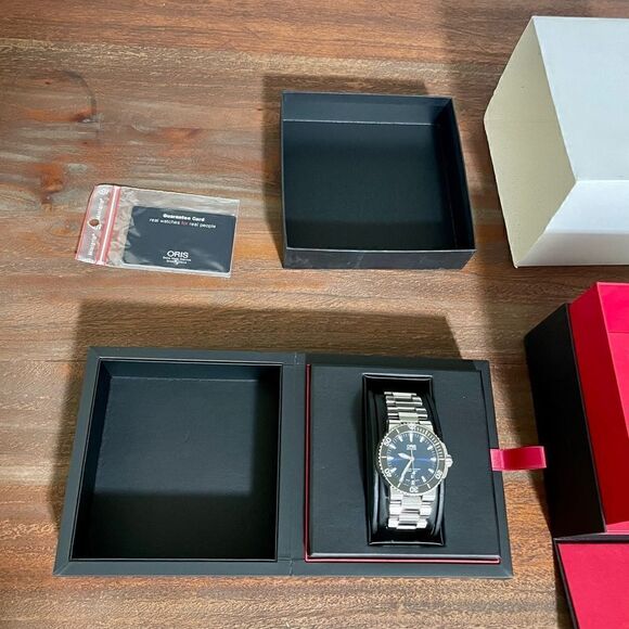 Oris Aquis Date Blue - Picture 10 of 11